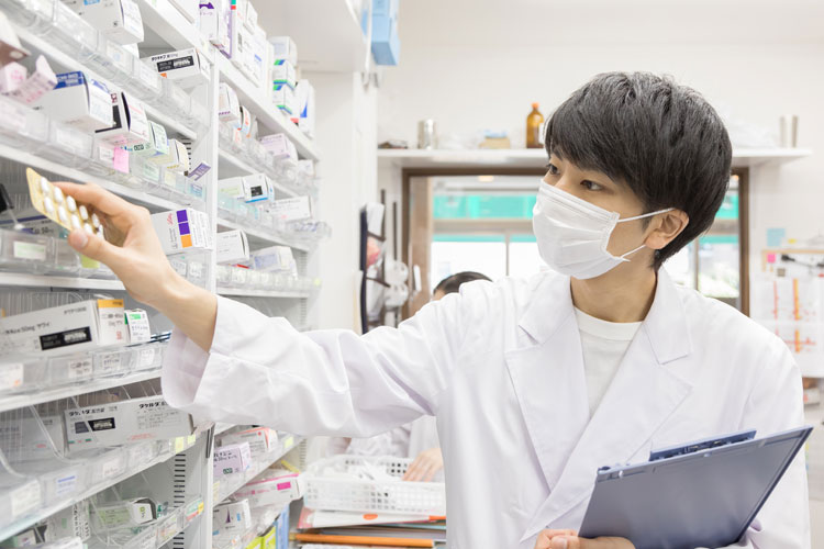 薬剤師の仕事風景写真